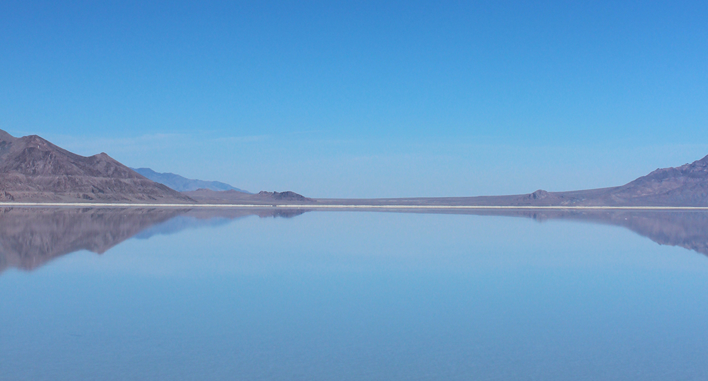 Blue horizon water and landscape